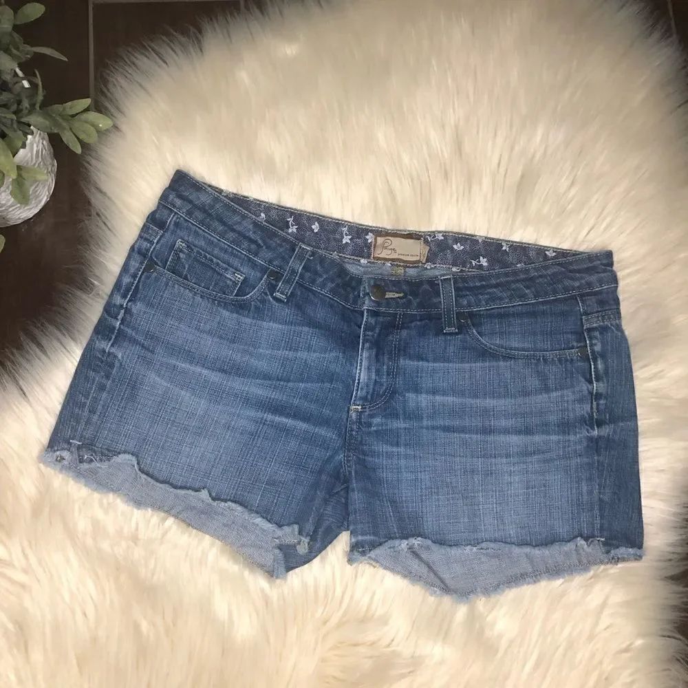 Paige silver lake distressed hem denim shorts sz 31